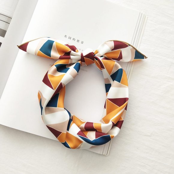 Geometric Art Silk scarf - Picture 7 of 12